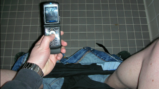 If You're Reading Gizmodo On The Toilet, You're Not Alone